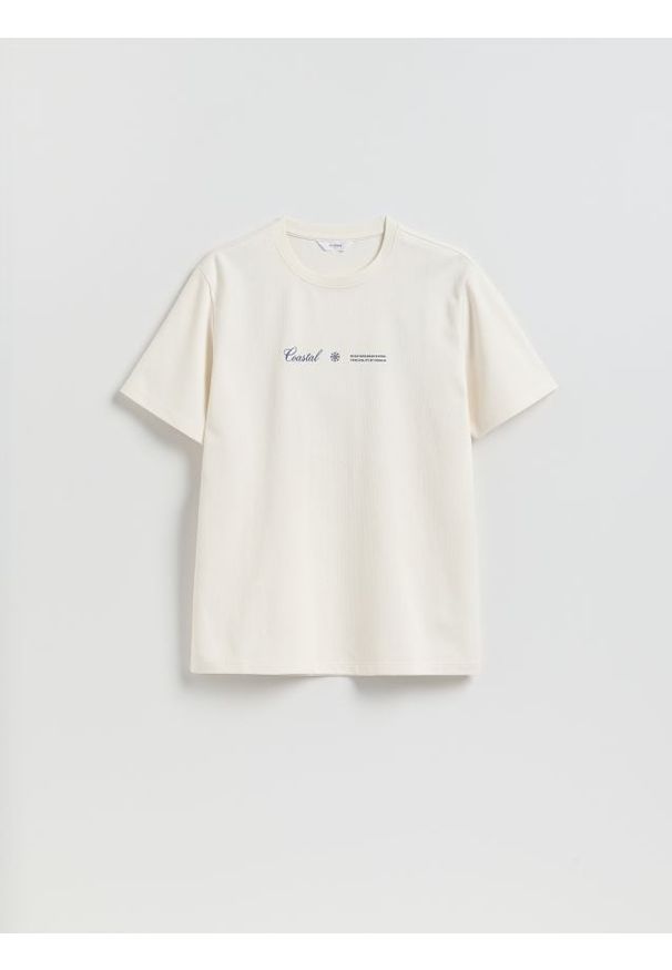 Reserved - Strukturalny t-shirt regular fit - złamana biel. Materiał: dzianina, bawełna