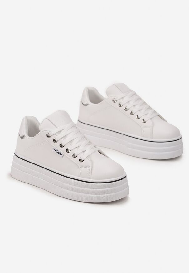 Renee - Białe Sneakersy przed Kostkę na Grubej Podeszwie Kernia. Okazja: na co dzień. Wysokość cholewki: przed kostkę. Kolor: biały