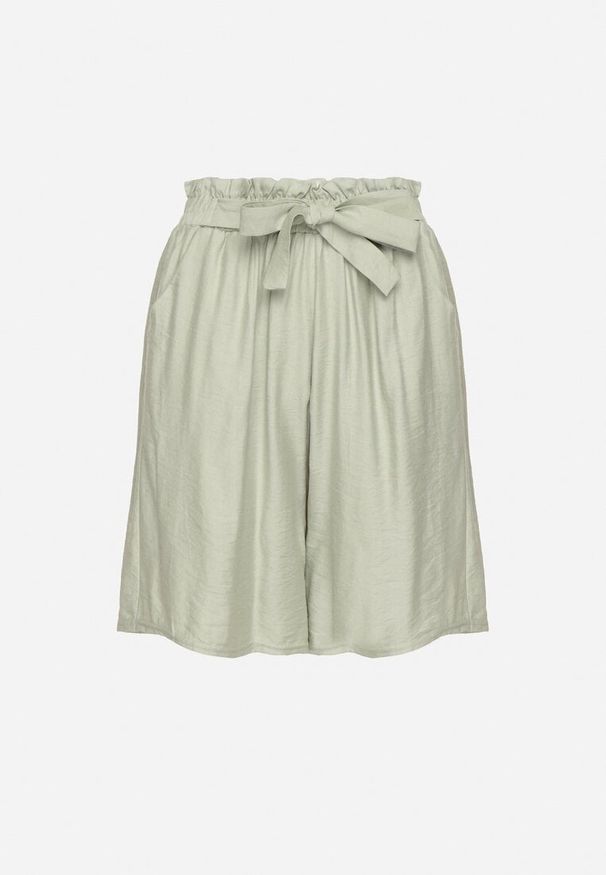 Born2be - Zielone Wiskozowe Szorty z Wysokim Stanem i Paskiem Lumovelle. Okazja: na co dzień. Stan: podwyższony. Kolor: zielony. Materiał: wiskoza. Styl: elegancki, casual