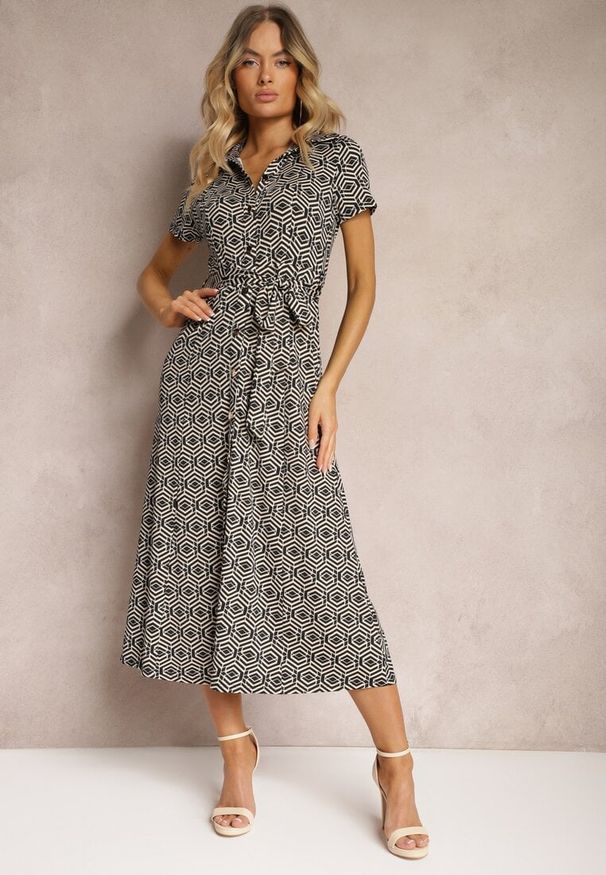 Renee - Czarna Koszulowa Sukienka w Geometryczny Wzór Zapinana na Guziki Xarrah. Kolor: czarny. Materiał: tkanina. Wzór: geometria. Sezon: lato. Typ sukienki: koszulowe