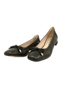 Caprice baleriny buty damskie 9-22104-20 040 Czarne. Kolor: czarny. Materiał: skóra. Szerokość cholewki: normalna. Styl: klasyczny
