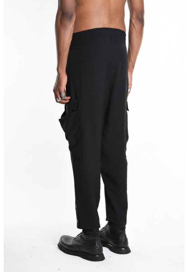 La Haine Inside Us Spodnie | 3M M1247 | Mężczyzna | Czarny. Okazja: na co dzień. Kolor: czarny. Materiał: wiskoza, poliamid. Wzór: aplikacja. Styl: casual, elegancki