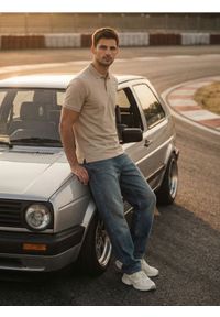 Sinsay - Bawełniana koszulka polo z haftem - beżowy. Typ kołnierza: polo. Kolor: beżowy. Materiał: bawełna. Wzór: haft