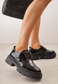 Renee - Czarno-Czerwone Eleganckie Półbuty Oksfordki VICES ze Sznurowaniem i Platformą Anatala. Okazja: na co dzień, na randkę. Zapięcie: sznurówki. Kolor: czarny. Materiał: jeans. Obcas: na platformie. Styl: elegancki #1