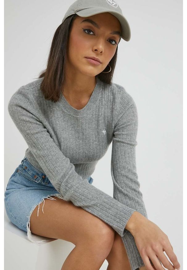 Abercrombie & Fitch sweter kaszmirowy damski kolor szary lekki. Kolor: szary. Materiał: kaszmir. Długość rękawa: długi rękaw. Długość: długie