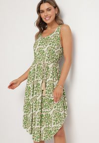 Born2be - Zielona Bawełniana Sukienka Rozkloszowana w Abstrakcyjny Wzór Natiliana. Okazja: na co dzień. Kolor: zielony. Materiał: bawełna. Sezon: lato. Styl: casual #5
