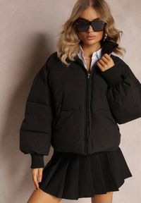 Renee - Czarna Pudełkowa Kurtka Pikowana o Kroju Oversize Isatti. Typ kołnierza: bez kaptura. Kolor: czarny. Długość rękawa: długi rękaw. Długość: długie. Styl: elegancki #5