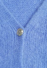 Renee - Niebieski Kardigan z Wełną i Moherem o Klasycznym Kroju z Dekoltem w Serek Avelmio. Okazja: na co dzień, na randkę, na spacer. Typ kołnierza: dekolt w serek. Kolor: niebieski. Materiał: wełna, moher. Długość rękawa: długi rękaw. Długość: długie. Styl: klasyczny #8