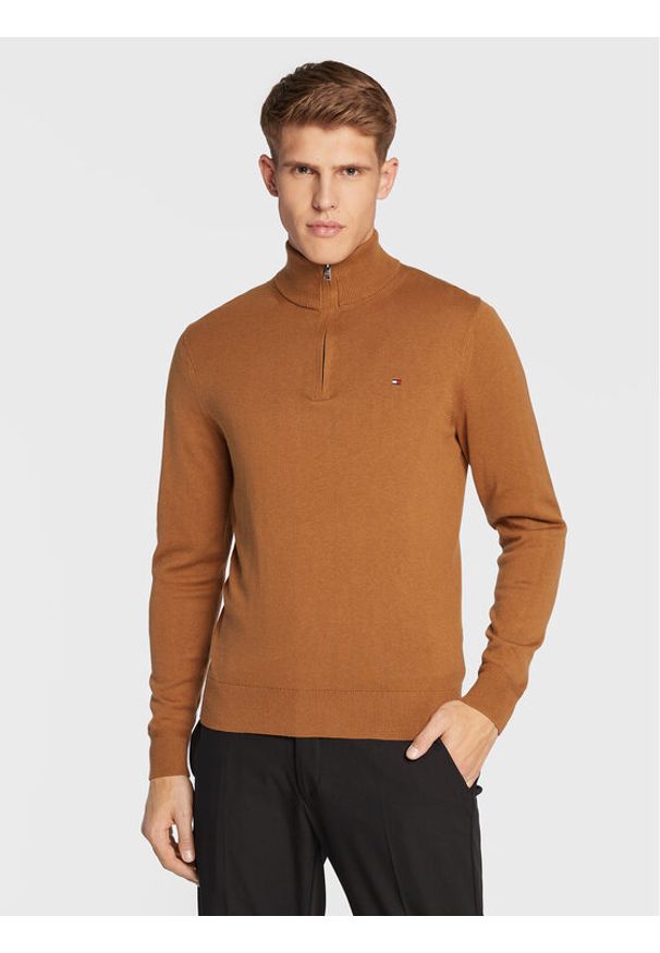 TOMMY HILFIGER - Tommy Hilfiger Sweter Pima MW0MW28049 Brązowy Regular Fit. Kolor: brązowy. Materiał: bawełna