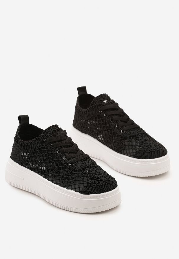 Renee - Czarne Sneakersy na Platformie przed Kostkę z Cholewką z Ażurowym Zdobieniem Ebivara. Okazja: na co dzień. Nosek buta: okrągły. Zapięcie: sznurówki. Kolor: czarny. Szerokość cholewki: normalna. Wzór: aplikacja, ażurowy. Wysokość cholewki: przed kostkę. Materiał: jeans. Sezon: wiosna. Obcas: na platformie