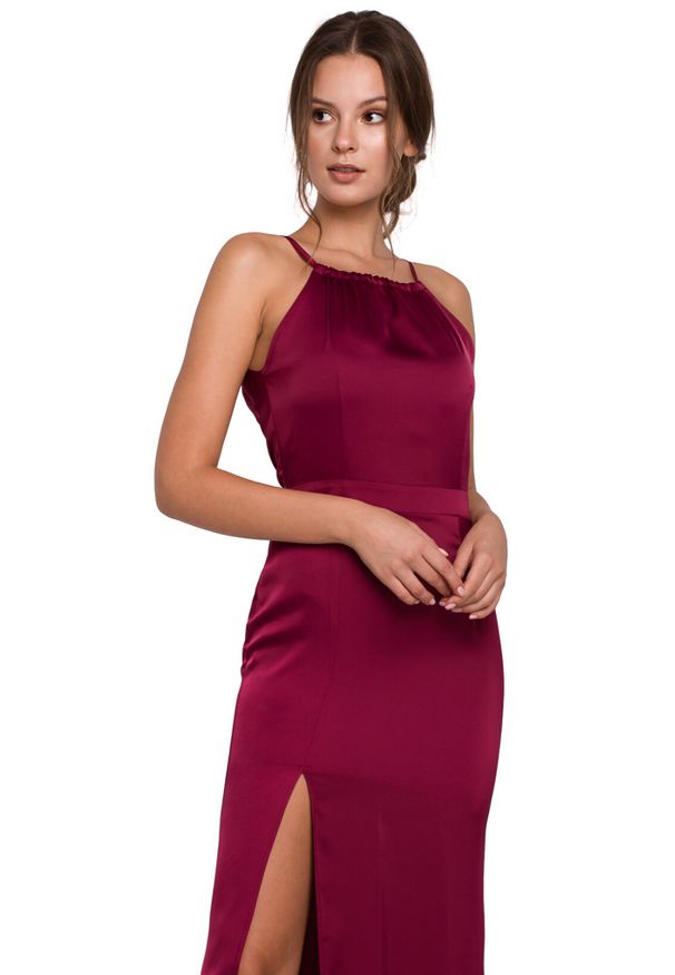 Makover - Elegancka dopasowana sukienka maxi typu halter neck. Typ kołnierza: dekolt halter. Materiał: materiał. Typ sukienki: ołówkowe. Styl: elegancki. Długość: maxi