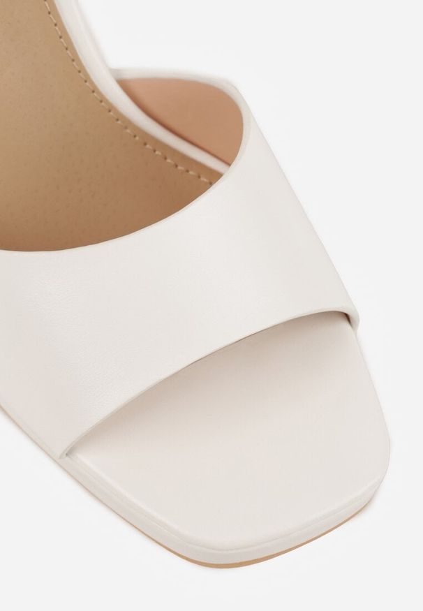 Renee - Białe Sandały VICES na Słupku z Grubą Podeszwą i Skórzaną Wkładką Aziluna. Zapięcie: pasek. Kolor: biały. Materiał: skóra. Obcas: na słupku. Styl: elegancki