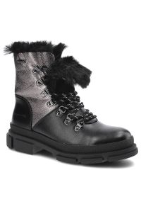 Czarne Botki Cross Jeans Ocieplane Damskie Obuwie. Okazja: na spacer. Zapięcie: sznurówki. Kolor: czarny. Materiał: futro, skóra ekologiczna, syntetyk. Szerokość cholewki: normalna. Sezon: zima