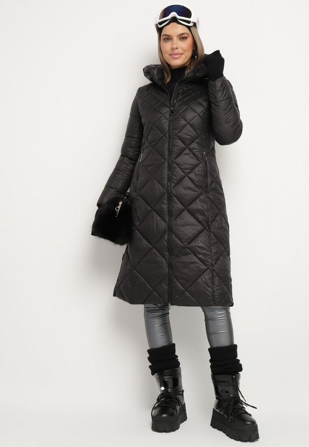 Born2be - Czarna Kurtka za Kolano Pikowana Viphee. Kolor: czarny. Materiał: materiał. Sezon: zima, jesień