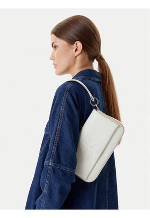 Calvin Klein Torebka Sculpted Flap Shoulder Pouch LV04K3148G Biały. Kolor: biały. Materiał: skórzane
