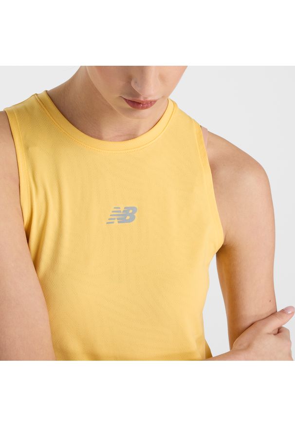 Koszulka damska New Balance WT51252CEE – żółta. Kolor: żółty. Materiał: tkanina, poliester, materiał