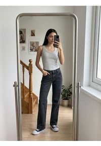 Sinsay - Jeansy straight low waist - czarny. Kolor: czarny #1