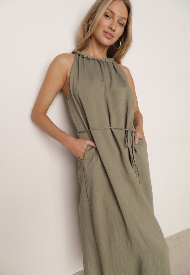 Born2be - Zielona Wiskozowa Sukienka Bez Rękawów z Warkoczowym Splotem przy Dekolcie Shirineli. Okazja: na co dzień. Kolekcja: plus size. Kolor: zielony. Materiał: wiskoza. Długość rękawa: bez rękawów. Wzór: ze splotem. Typ sukienki: proste, dla puszystych. Styl: boho, elegancki, klasyczny, casual