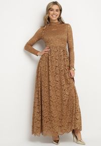 Born2be - Beżowa Rozkloszowana Sukienka z Koronki ze Stójką i Gumką w Talii Delaviae. Okazja: na co dzień, na imprezę. Typ kołnierza: kołnierzyk stójkowy. Kolor: beżowy. Materiał: koronka. Wzór: koronka. Styl: casual, elegancki #1