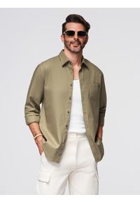 Ombre Clothing - Bawełniana męska koszula z kieszenią REGULAR FIT - oliwkowa V2 - Rozmiar: L. Typ kołnierza: kołnierzyk klasyczny. Kolor: oliwkowy. Materiał: bawełna. Długość rękawa: długi rękaw. Długość: długie. Styl: klasyczny