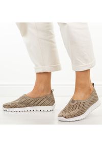 Szare ażuowe skórzane półbuty damskie Vinceza 93220. Okazja: na co dzień. Nosek buta: okrągły. Kolor: szary. Materiał: skóra. Szerokość cholewki: normalna. Sezon: wiosna, lato, jesień. Styl: casual #1