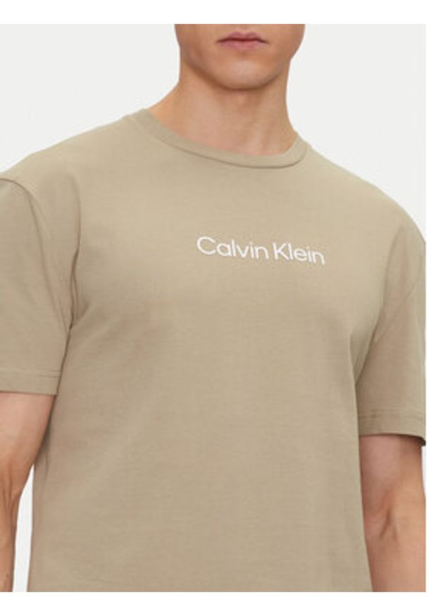Calvin Klein T-Shirt Hero K10K111346 Beżowy Regular Fit. Kolor: beżowy. Materiał: bawełna