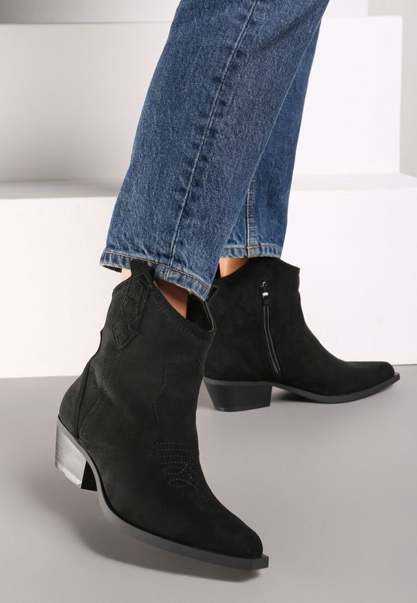 Born2be - Czarne Botki Kowbojki na Obcasie na Suwak Evitha. Kolor: czarny. Materiał: jeans. Obcas: na obcasie. Styl: klasyczny, elegancki. Wysokość obcasa: średni