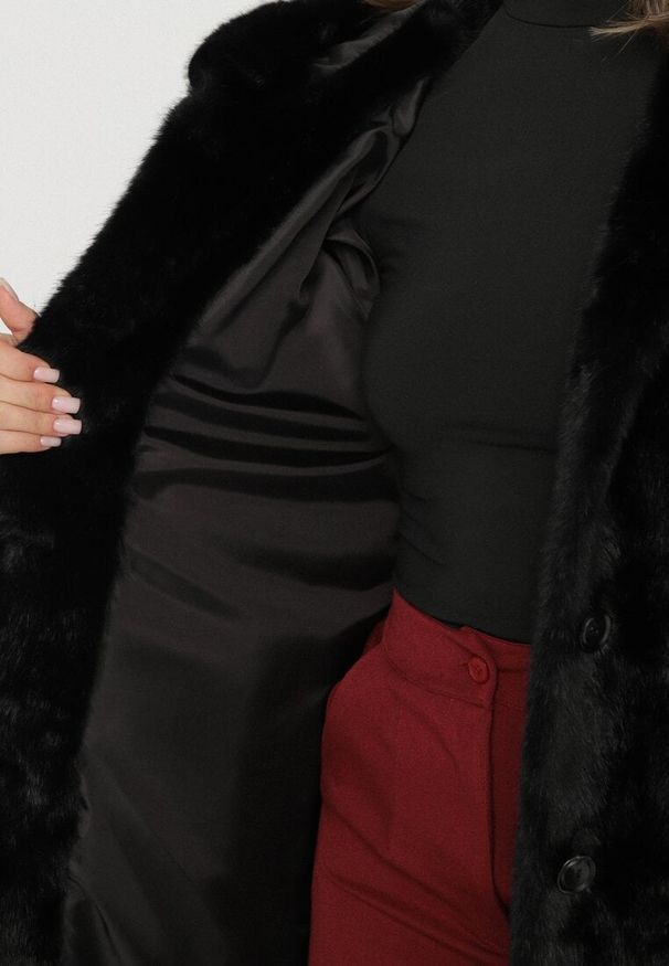 Born2be - Czarny Płaszcz Pluszowy z Kapturem Zereta. Okazja: na co dzień, na imprezę. Typ kołnierza: kaptur. Kolor: czarny. Materiał: jeans. Długość rękawa: długi rękaw. Długość: długie. Sezon: jesień, wiosna. Styl: elegancki, casual