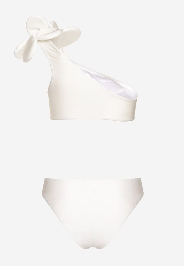 Born2be - Białe 2-Częściowe Bikini Stanik na Jedno Ramię z Aplikacją Kwiatka 3D i Majtki Figi Simelba. Kolor: biały. Wzór: aplikacja, kwiaty
