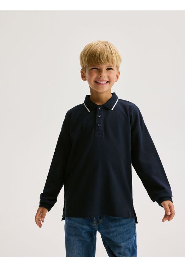 Reserved - Bawełniany longsleeve polo - granatowy. Typ kołnierza: polo. Kolor: niebieski. Materiał: bawełna. Długość rękawa: długi rękaw
