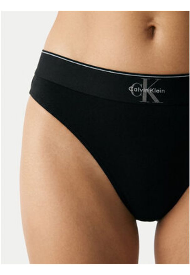 Calvin Klein Underwear Stringi LV00QF8813 Czarny. Kolor: czarny. Materiał: syntetyk