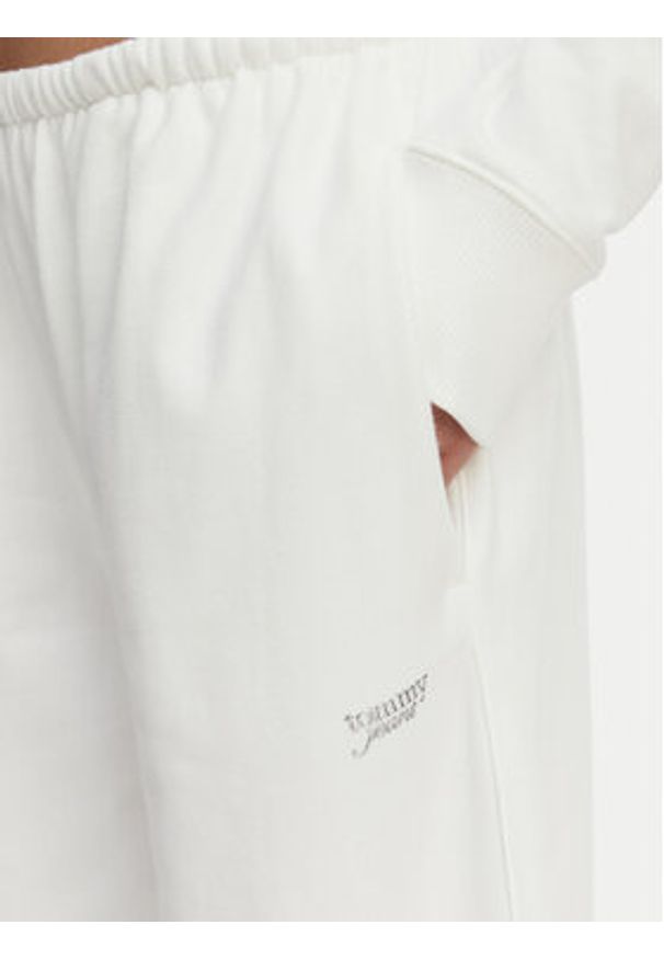 Tommy Jeans Spodnie dresowe Metallic Logo DW0DW22735 Biały Wide Leg. Kolor: biały. Materiał: bawełna