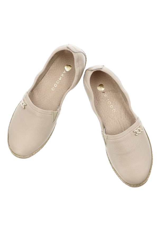 Beżowe Baleriny Armodo Modne Wsuwane Obuwie Damskie. Okazja: na co dzień. Zapięcie: bez zapięcia. Kolor: beżowy. Materiał: jeans, skóra. Wzór: aplikacja. Sezon: lato. Styl: casual