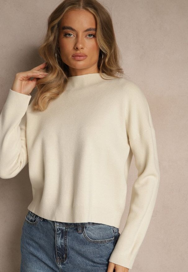 Renee - Jasnobeżowy Pudełkowy Sweter z Półgolfem o Gładkim Wykończeniu Unala. Kolor: beżowy. Materiał: skóra, jeans. Wzór: gładki
