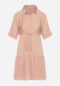 Born2be - Różowa Sukienka Koszulowa z Wiskozy z Kołnierzykiem i Wiązaniem Nanieria. Okazja: na co dzień. Kolor: różowy. Materiał: wiskoza. Długość rękawa: krótki rękaw. Typ sukienki: koszulowe. Styl: boho, casual #7