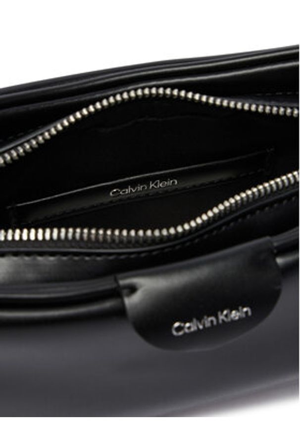 Calvin Klein Torebka Emblem Trio Top Handle Camera Ba LV04F3370G Czarny. Kolor: czarny. Materiał: skórzane