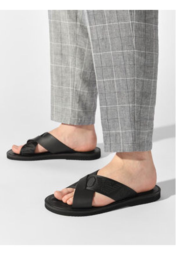 Emporio Armani Klapki X4P124 XN787 K001 Czarny. Kolor: czarny. Materiał: materiał