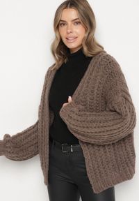 Born2be - Brązowy Niezapinany Kardigan Oversize z Domieszką Wełny i Wiskozy Tianavia. Okazja: na co dzień. Kolor: brązowy. Materiał: wiskoza, wełna. Długość: długie. Styl: casual #7