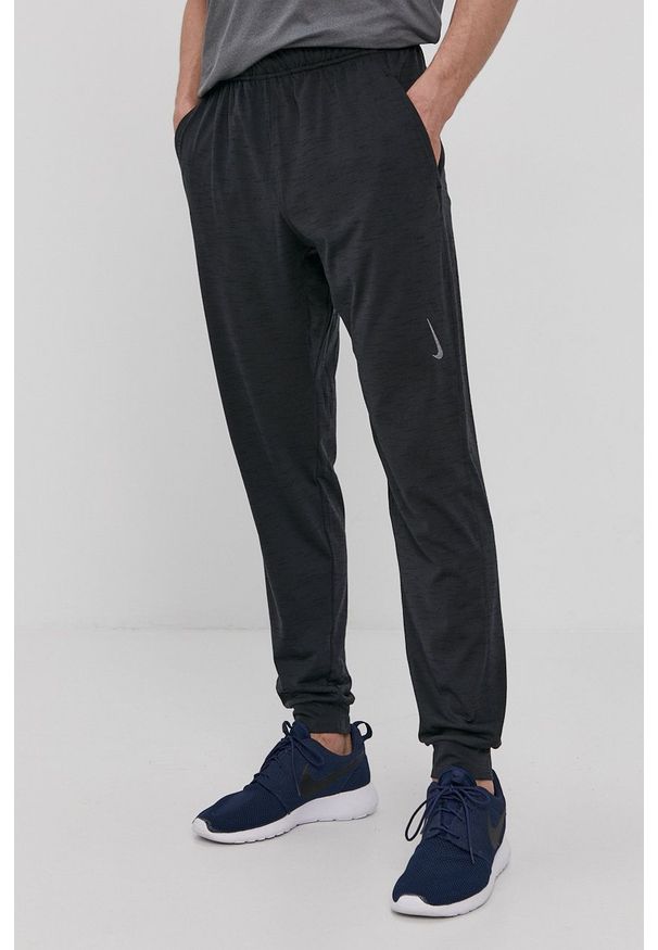 Nike - Spodnie. Okazja: na co dzień. Kolor: szary. Styl: casual, sportowy