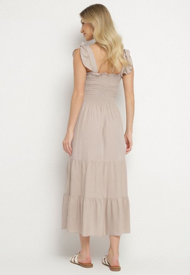 Born2be - Beżowa Rozkloszowana Bawełniana Sukienka na Ramiączkach z Gumkami i Falbanką Mevesta. Okazja: na spacer. Typ kołnierza: kołnierz z falbankami, dekolt kwadratowy. Kolor: beżowy. Materiał: bawełna. Długość rękawa: na ramiączkach