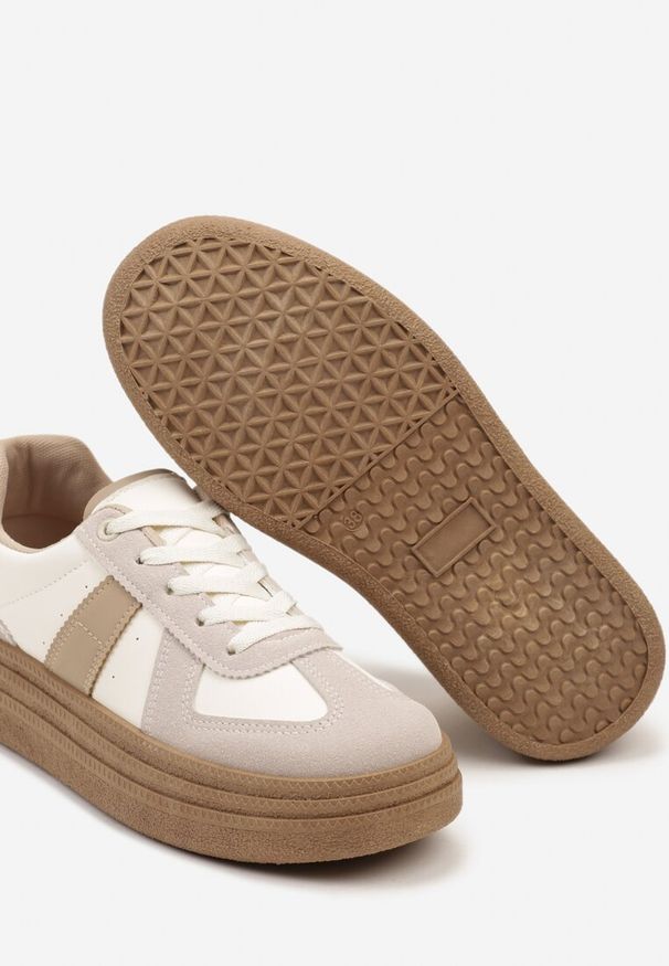 Renee - Ciemnobeżowe Sneakersy na Grubej Podeszwie z Ozdobnymi Przeszyciami Ysdole. Kolor: beżowy. Materiał: materiał. Obcas: na platformie