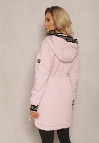 Renee - Różowa Kurtka Parka z Geometrycznym Wzorem na Kapturze i Rękawach Lidya. Kolor: różowy. Wzór: geometria
