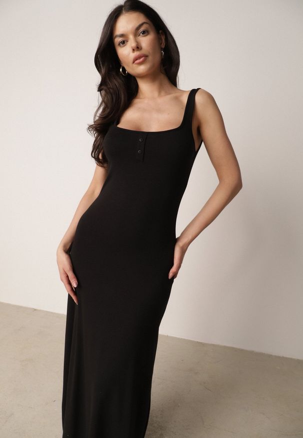 Born2be - Czarna Bawełniana Sukienka z Odkrytymi Plecami i Guzikami Ocerial. Okazja: do pracy, na co dzień. Kolor: czarny. Materiał: bawełna. Długość rękawa: na ramiączkach. Sezon: lato. Typ sukienki: proste. Styl: klasyczny, casual