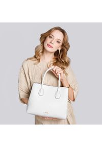 Wittchen - Kuferek skórzany trapezowy mały. Kolor: biały. Materiał: skórzane. Styl: casual, elegancki. Rodzaj torebki: na ramię #2