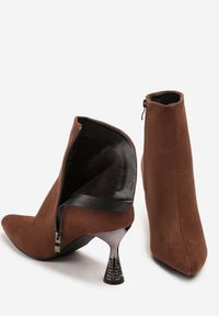Renee - Brązowe Botki Vices z Noskiem w Szpic na Klepsydrowym Obcasie Cinella. Nosek buta: szpiczasty. Kolor: brązowy. Materiał: skóra. Obcas: na obcasie. Styl: elegancki. Wysokość obcasa: średni #5