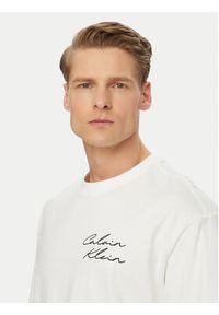 Calvin Klein Jeans T-Shirt LV04RE828G Biały Regular Fit. Kolor: biały. Materiał: bawełna #5