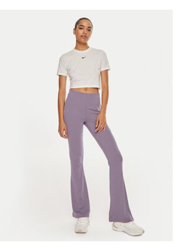 Nike Spodnie materiałowe FQ2113 Fioletowy Slim Fit. Kolor: fioletowy. Materiał: syntetyk