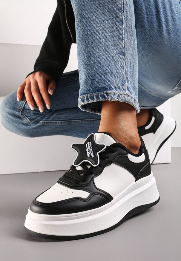 Renee - Czarne Sneakersy na Platformie z Odpinaną Gwiazdką Ekaria. Kolor: czarny. Obcas: na platformie