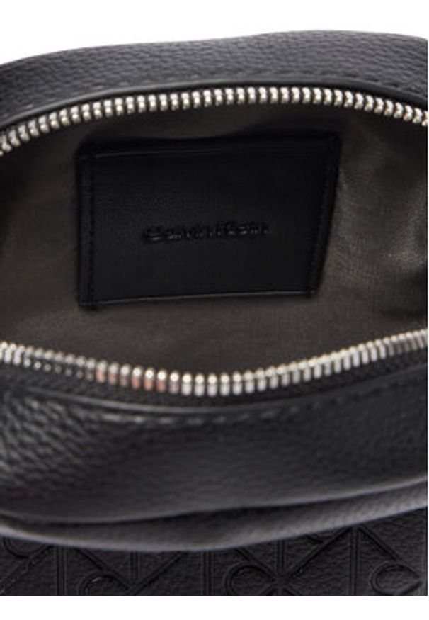 Calvin Klein Saszetka Emblem Aop Emboss Slim Reporter LV04D3228G Czarny. Kolor: czarny. Materiał: skóra