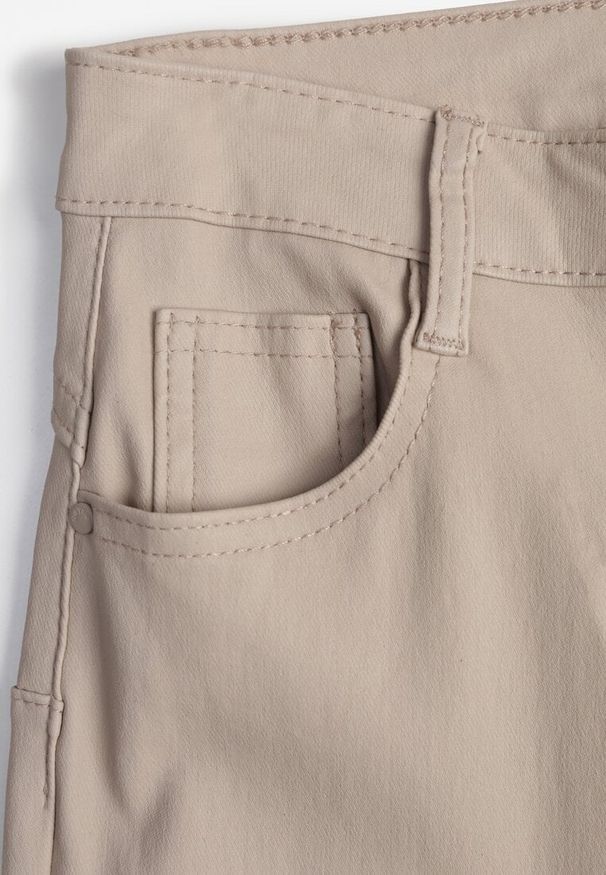 Renee - Beżowe Dopasowane Spodnie Push Up z Imitacji Skóry Lindrela. Kolor: beżowy. Materiał: skóra. Sezon: jesień, zima